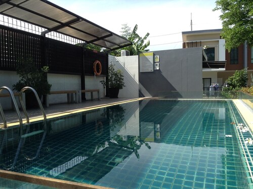 3 bedroom, 2 bathroom townhouse in private development.