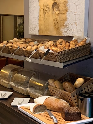Daily buffet breakfast for a fee - CityMax am Dom (Cologne)