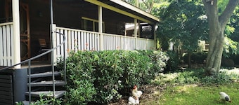 Quiet country retreat 2 minutes from the CBD