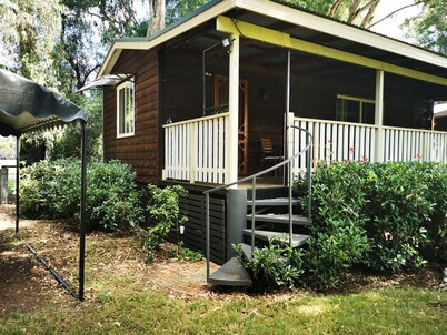 Quiet country retreat 2 minutes from the CBD