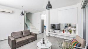 TV - Villa Kia, Luxury 5bdr Villa (Protaras)
