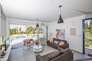 TV - Villa Kia, Luxury 5bdr Villa (Protaras)