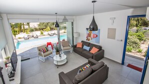 TV - Villa Kia, Luxury 5bdr Villa (Protaras)