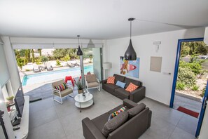 TV - Villa Kia, Luxury 5bdr Villa (Protaras)