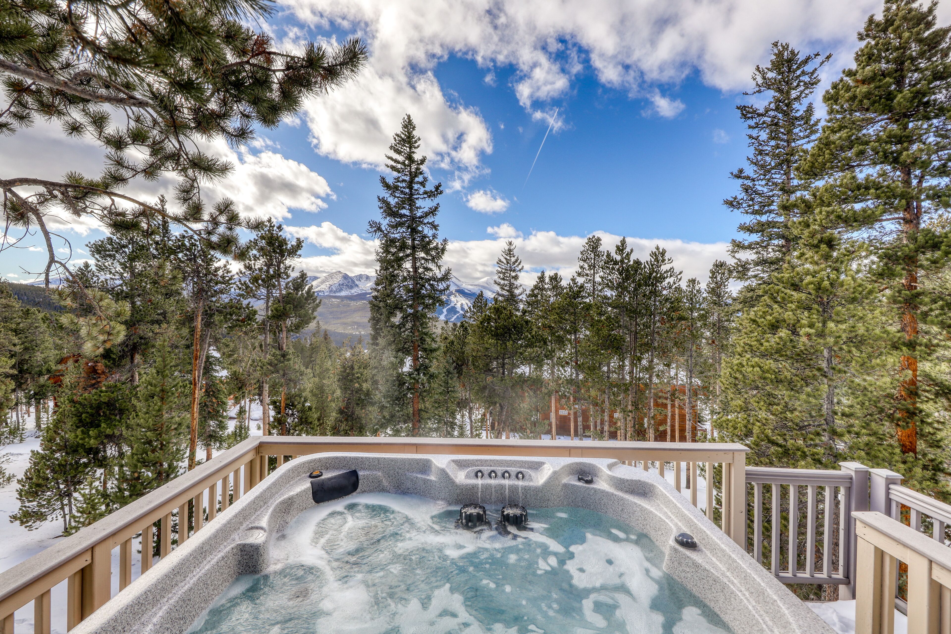 Bañera de hidromasaje al aire libre