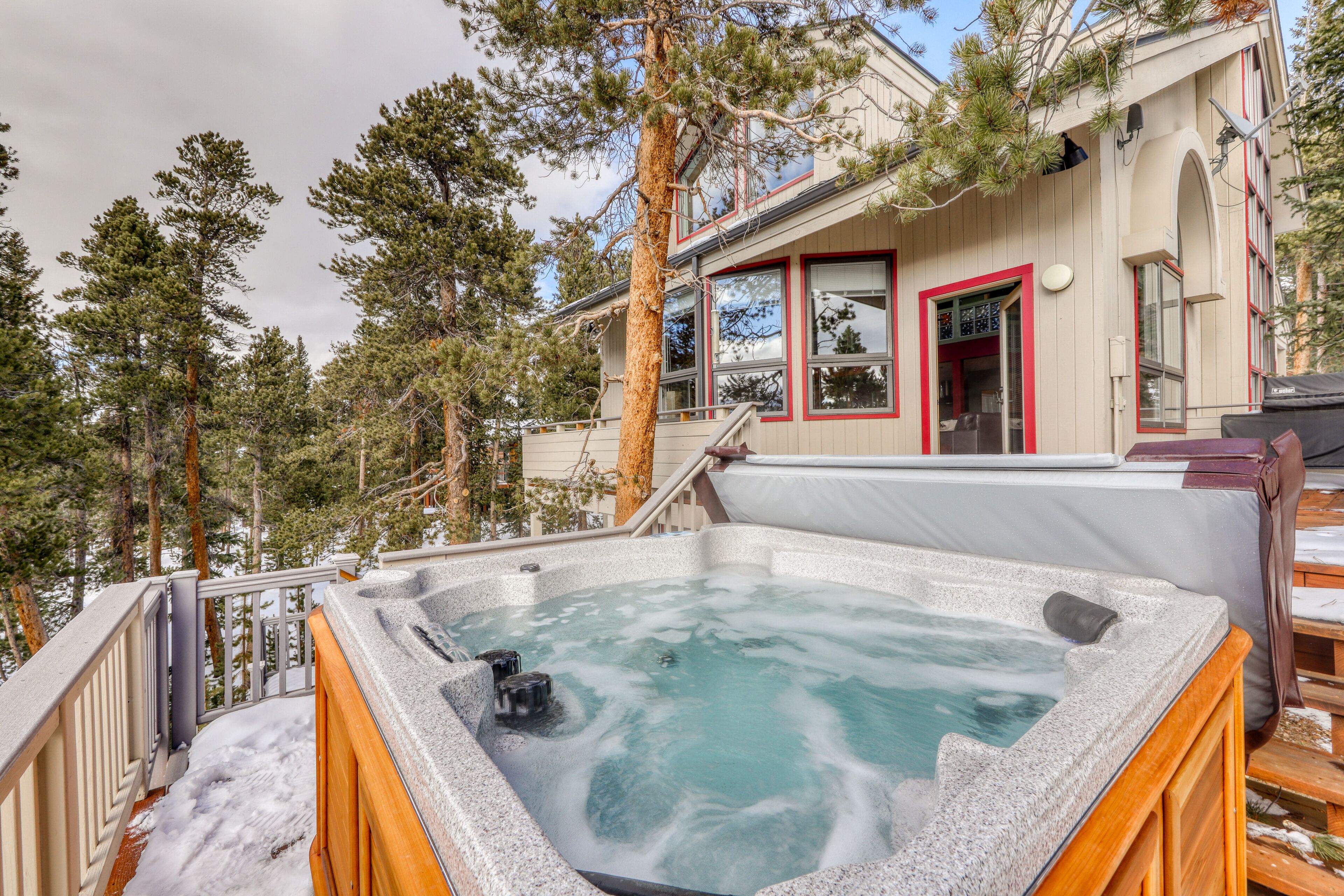 Quiet, updated home w/private hot tub, fireplace, and pool table