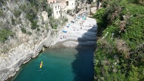 Beach nearby, sun-loungers - Amalfi - Stunning double room with sea view (Amalfi)