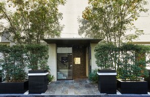 Exterior detail - mizuka Nakasu 5 - unmanned hotel - (Fukuoka)