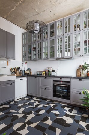 Fridge, oven, dishwasher, toaster