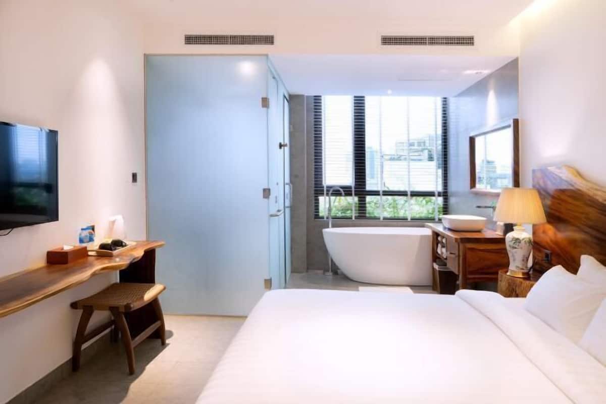Minibar, in-room safe, desk, blackout drapes