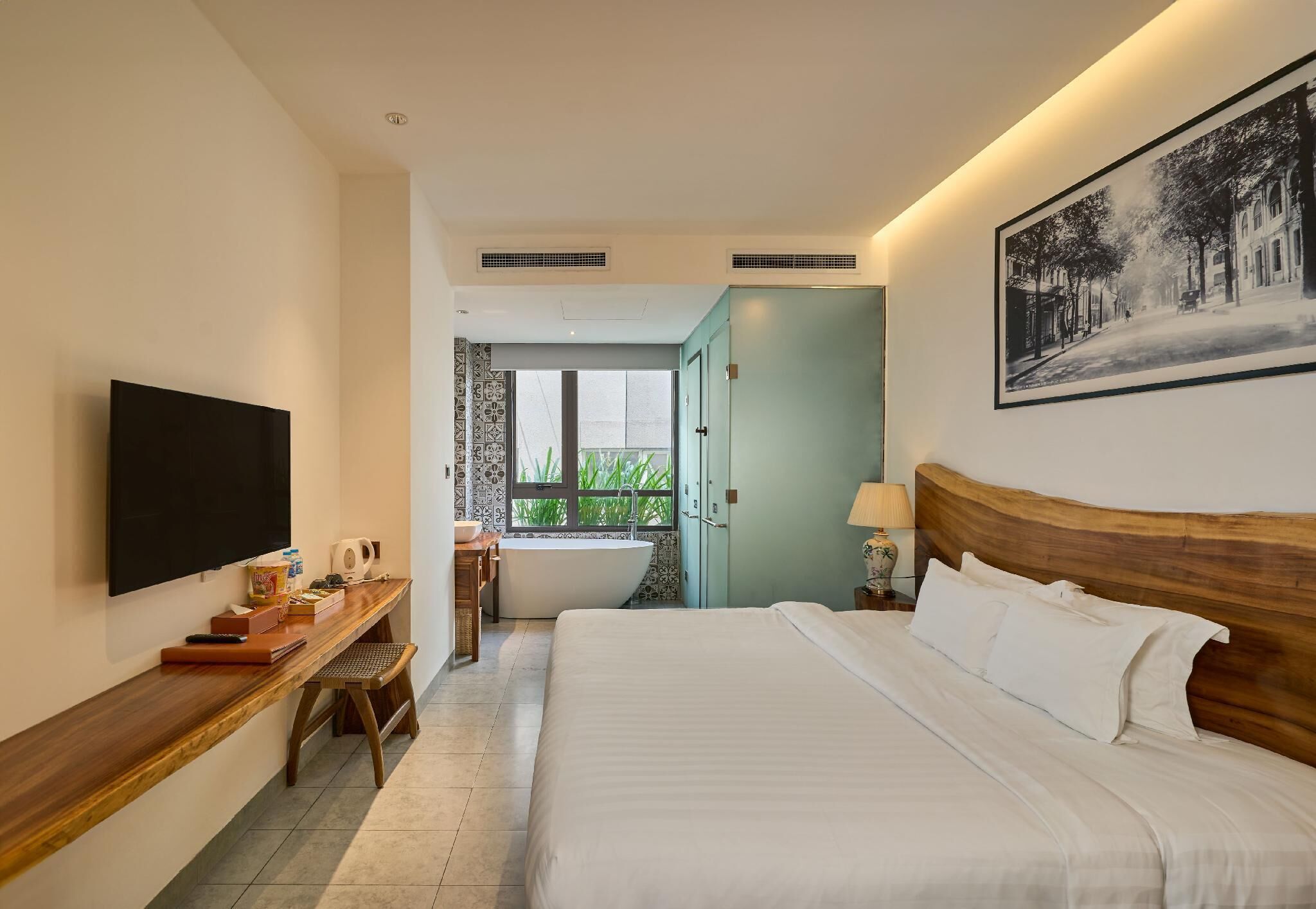 executive double or twin room | 1 bedroom, minibar, in-room safe, desk