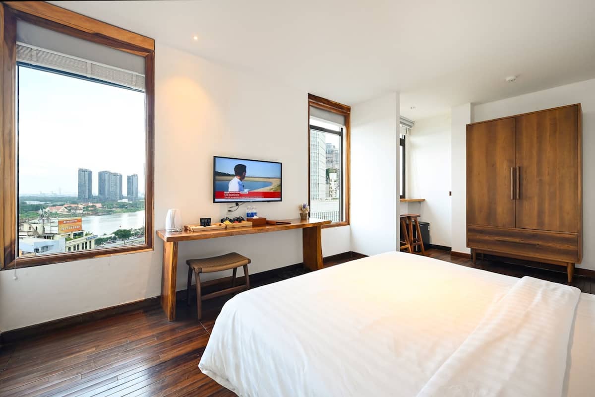 Sky Gem River View Room | 1 habitación, minibar, caja de seguridad en la habitación y escritorio