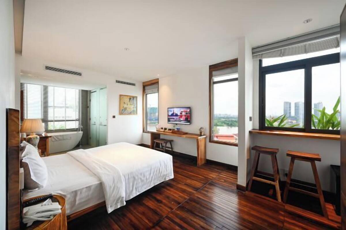 Minibar, in-room safe, desk, blackout drapes