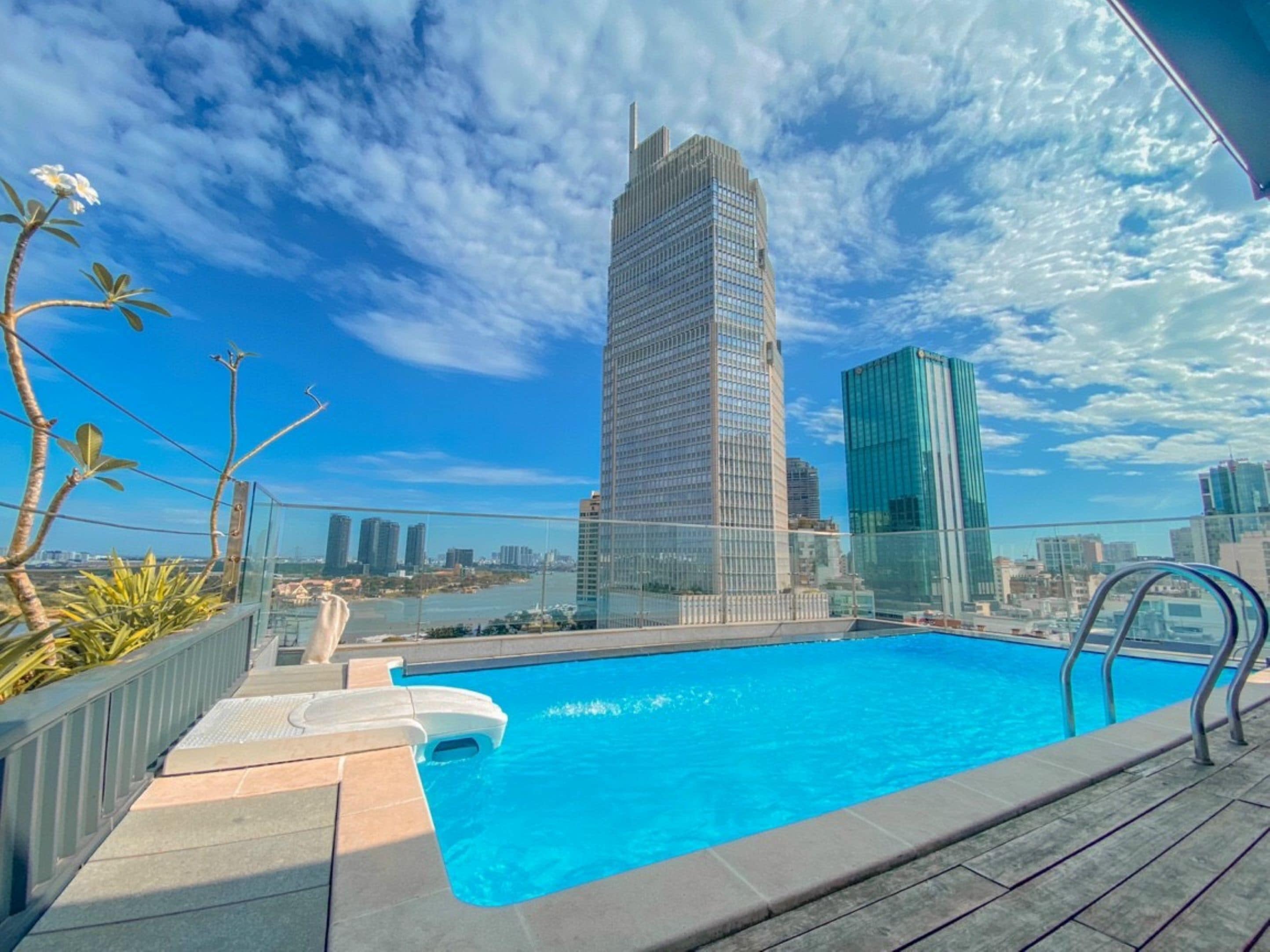 outdoor pool, open 6:30 am to 9:30 pm, pool loungers