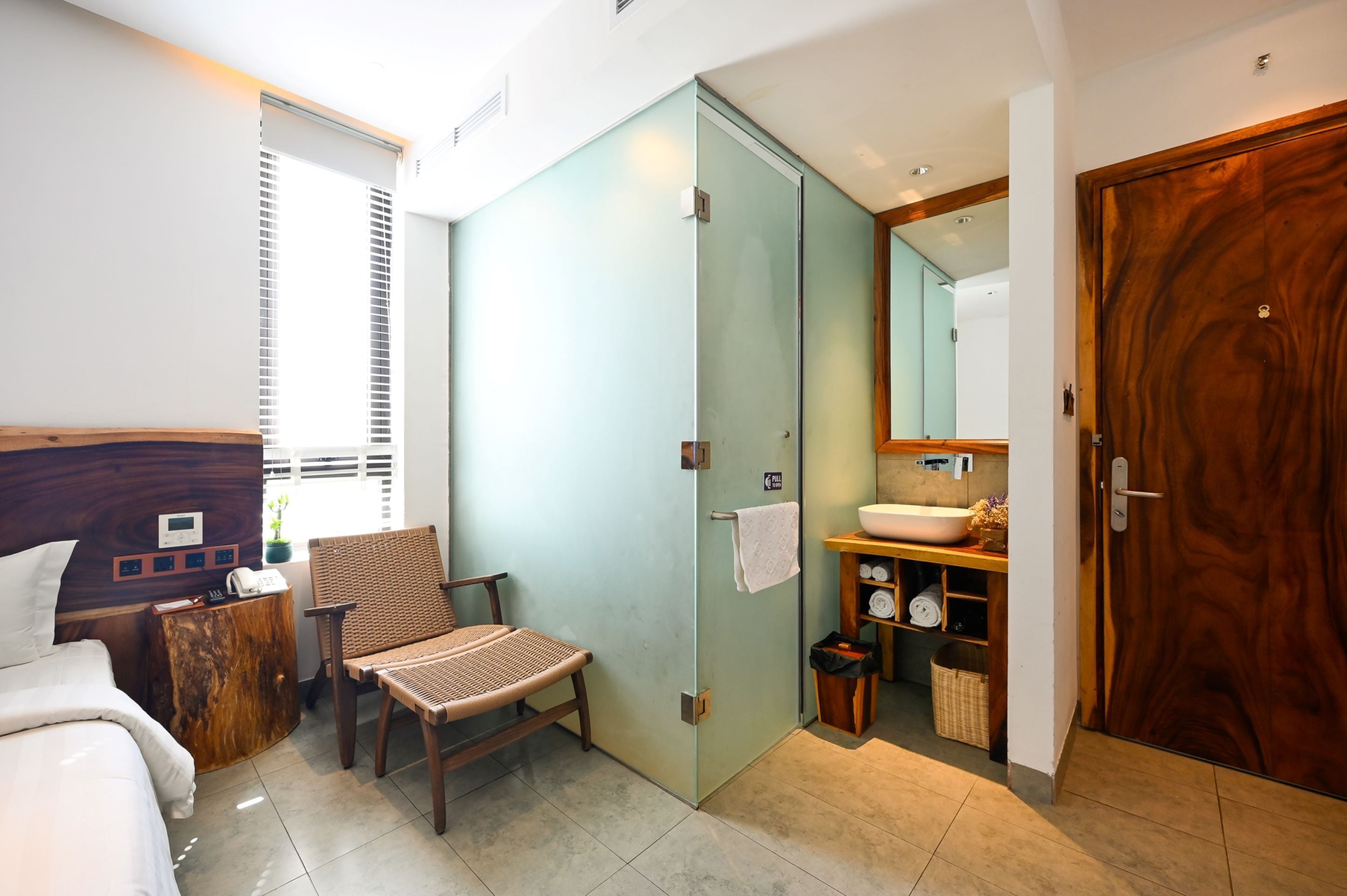 deluxe double room | 1 bedroom, minibar, in-room safe, desk