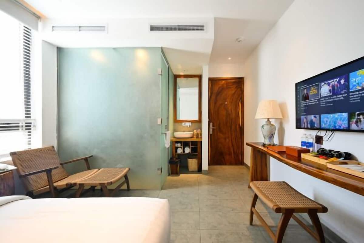 Minibar, in-room safe, desk, blackout drapes