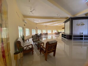 Frühstück, Mittagessen, Abendessen, lokale Küche 