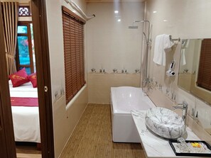 Deluxe-Zimmer, 1 King-Bett | Kostenloses WLAN