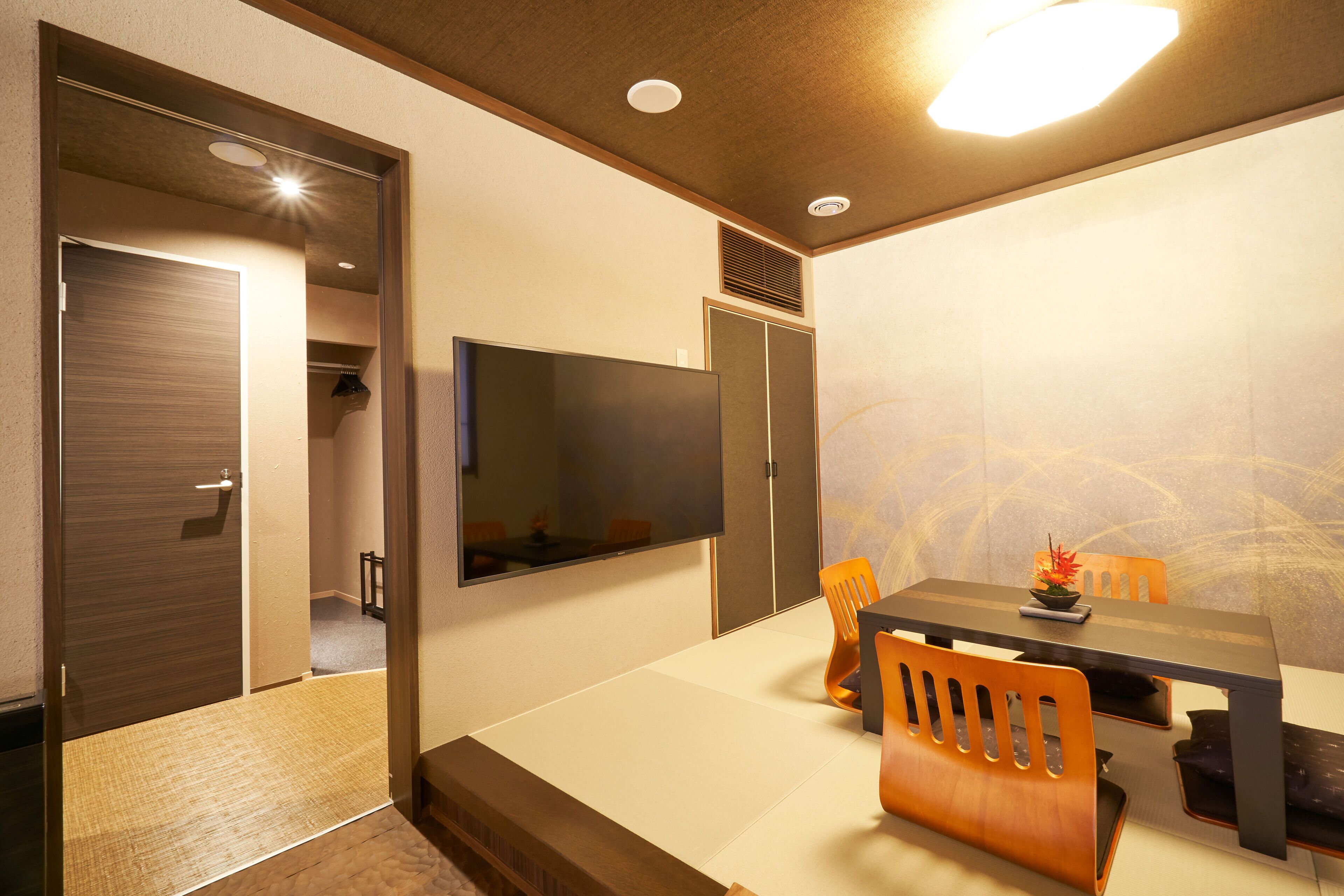 deluxe room, non smoking | 1 bedroom, desk, free wifi, bed sheets