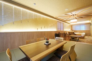 尊榮客房, 非吸煙房 | 書桌、免費無線上網、床單