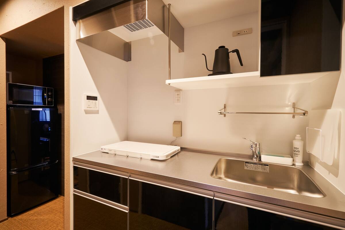 fridge, microwave, stovetop, electric kettle