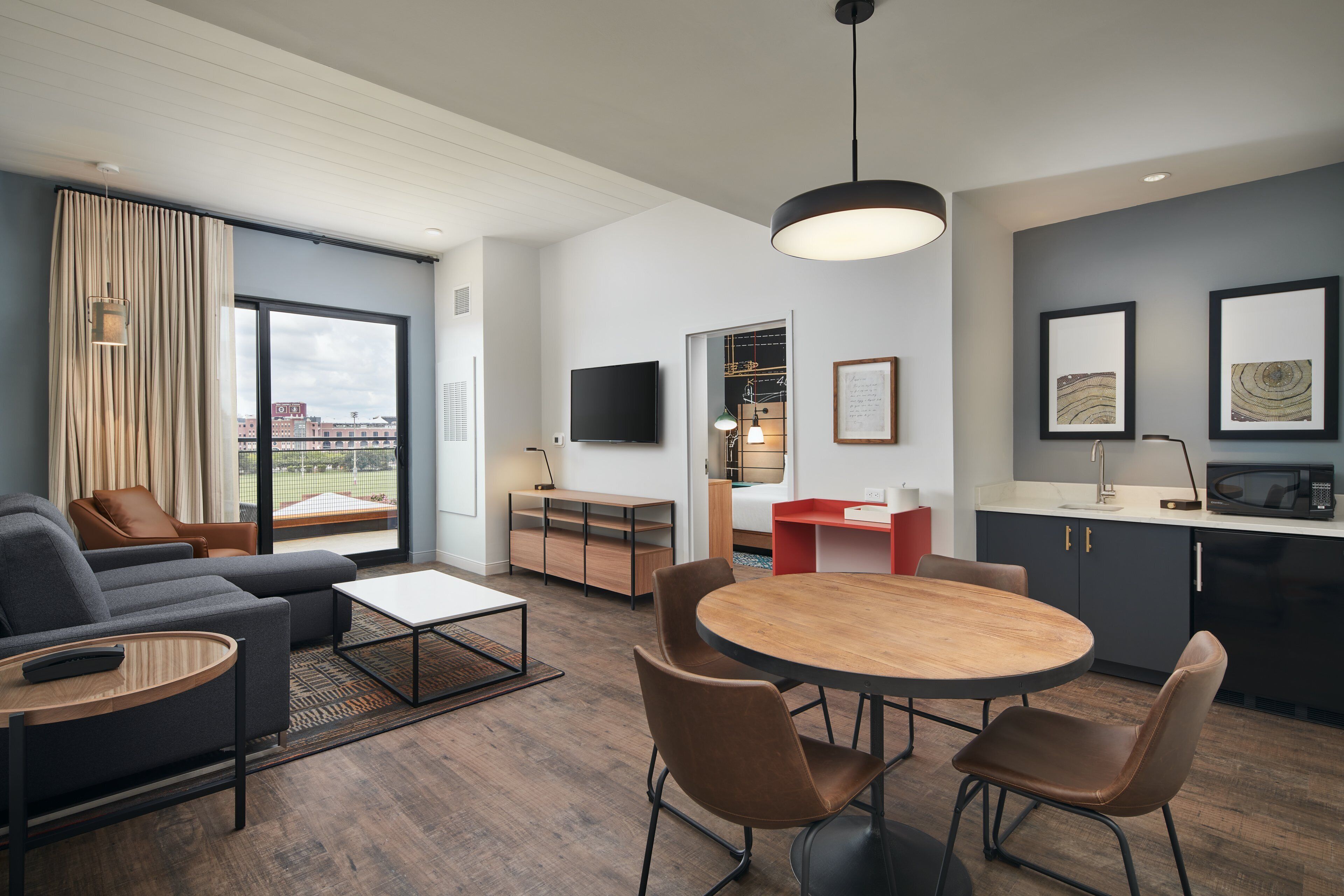 suite, 1 king bed, accessible, balcony (communications) | 1 bedroom, premium bedding, desk, laptop workspace