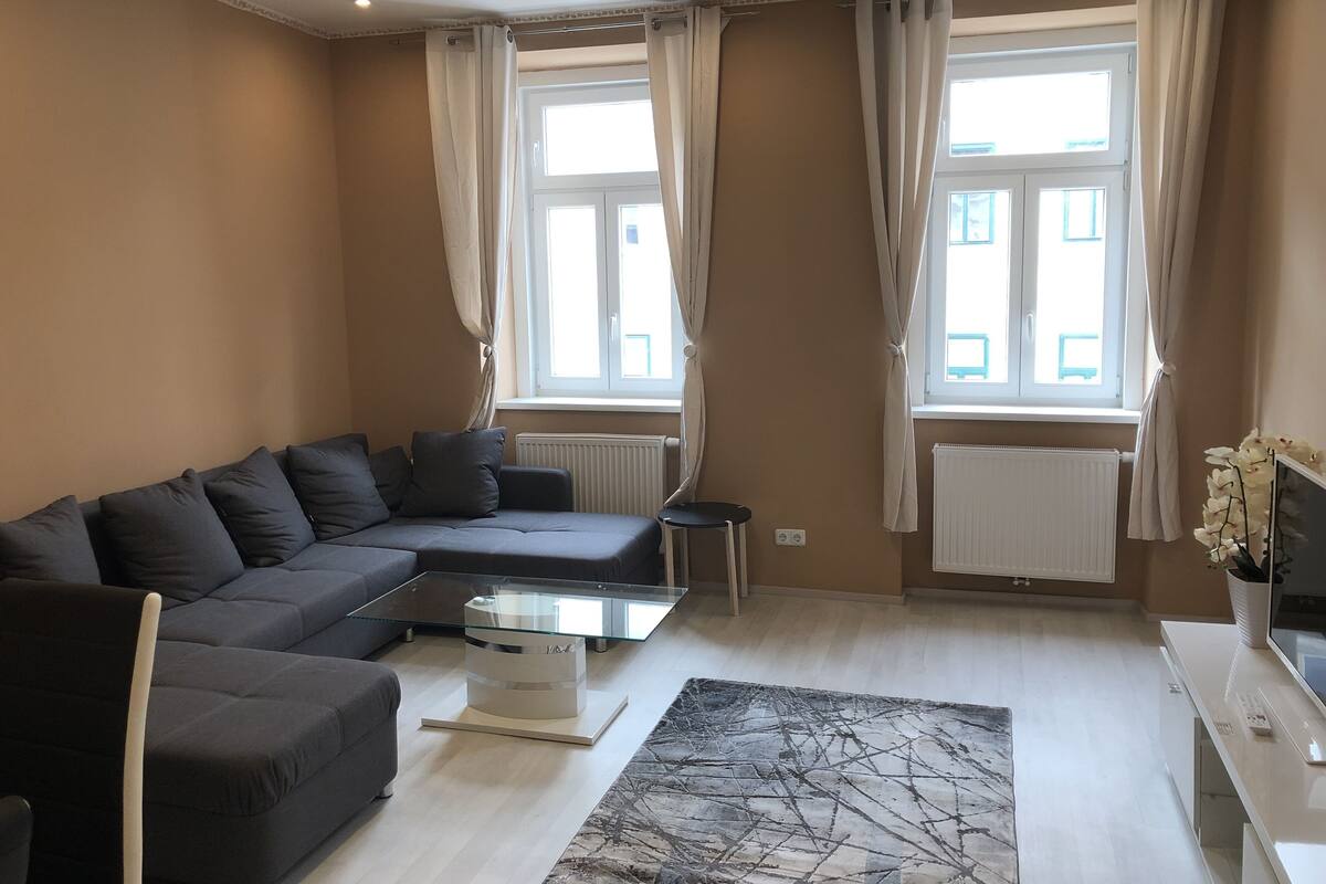 Apartment (Gross) | Living room