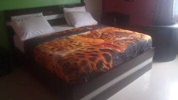 Standard Single Room | In-room safe, laptop workspace, free WiFi, bed sheets