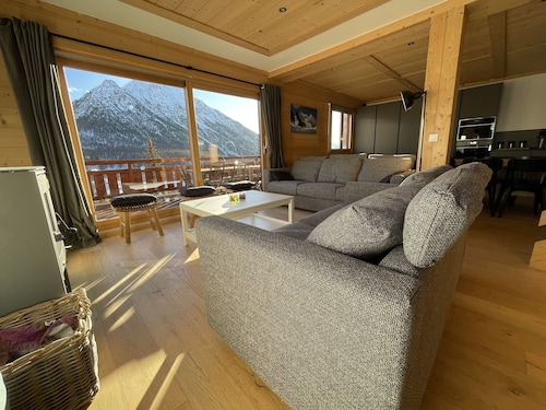 Charmant Chalet tout comfort 16 personnes, terrasse plein sud à 380 M DES PISTES