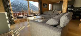 Neues charmantes Chalet für 15 bis 16 Personen mit Panoramaterrasse in Südlage