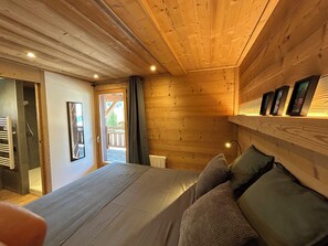 6 bedrooms, free WiFi, bed sheets - New charming chalet, 15 to 16 people with panoramic terrace facing south (Montgenèvre)