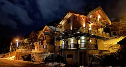 Neues charmantes Chalet für 15 bis 16 Personen mit Panoramaterrasse in Südlage