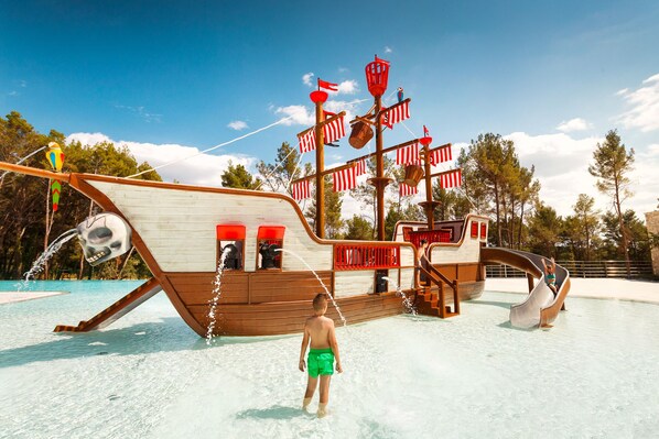 Piscine extérieure (ouverte en saison)