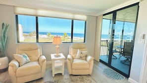 Televisión y oficina 