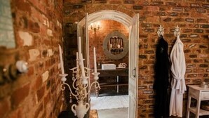 Unclassified image, 4 of 25, button - Crystal Barn Country Estate (Fort Nottingham)