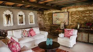 Suite (Kasbah Quarter) | 1 bedroom, blackout curtains, bed sheets