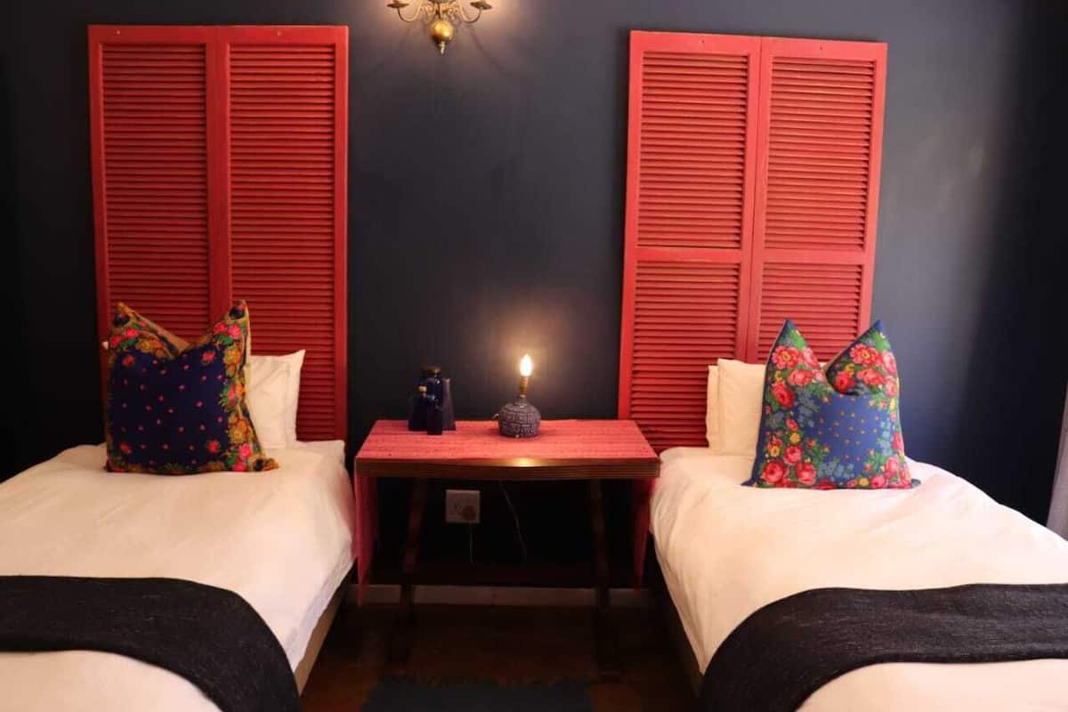Twin Room (Bahana 8, 9 & 11) | Blackout drapes, bed sheets