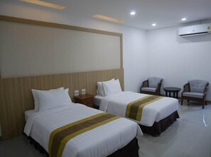 Deluxe Twin Room | Free minibar items, individually decorated, individually furnished - Nine Smiths Hotel Chiang Mai (Chiang Mai)