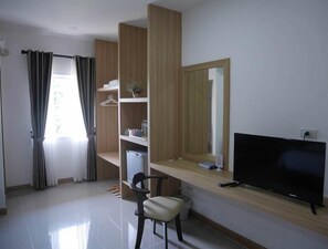 Deluxe Room, 1 Double Bed | Free minibar items, individually decorated, individually furnished - Nine Smiths Hotel Chiang Mai (Chiang Mai)