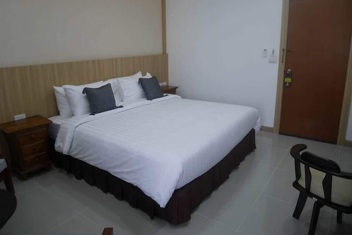 Superior Room, 1 Bedroom | Free minibar items, individually decorated, individually furnished