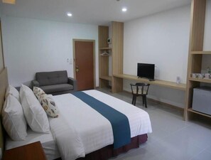 Camera Deluxe, 1 letto matrimoniale | Minibar (con alcuni snack e alcune bevande gratis)