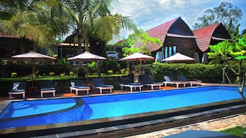 Bungalow, Pool View | Terrace/patio