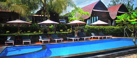 Bungalow, Pool View | Terrace/patio