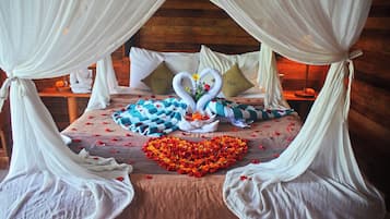 Deluxe Bungalow | Desk, iron/ironing board, free WiFi, bed sheets