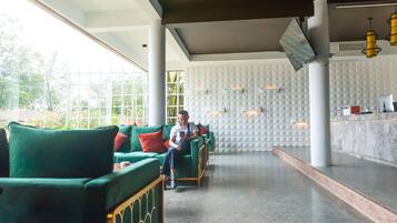 Área de estar no saguão