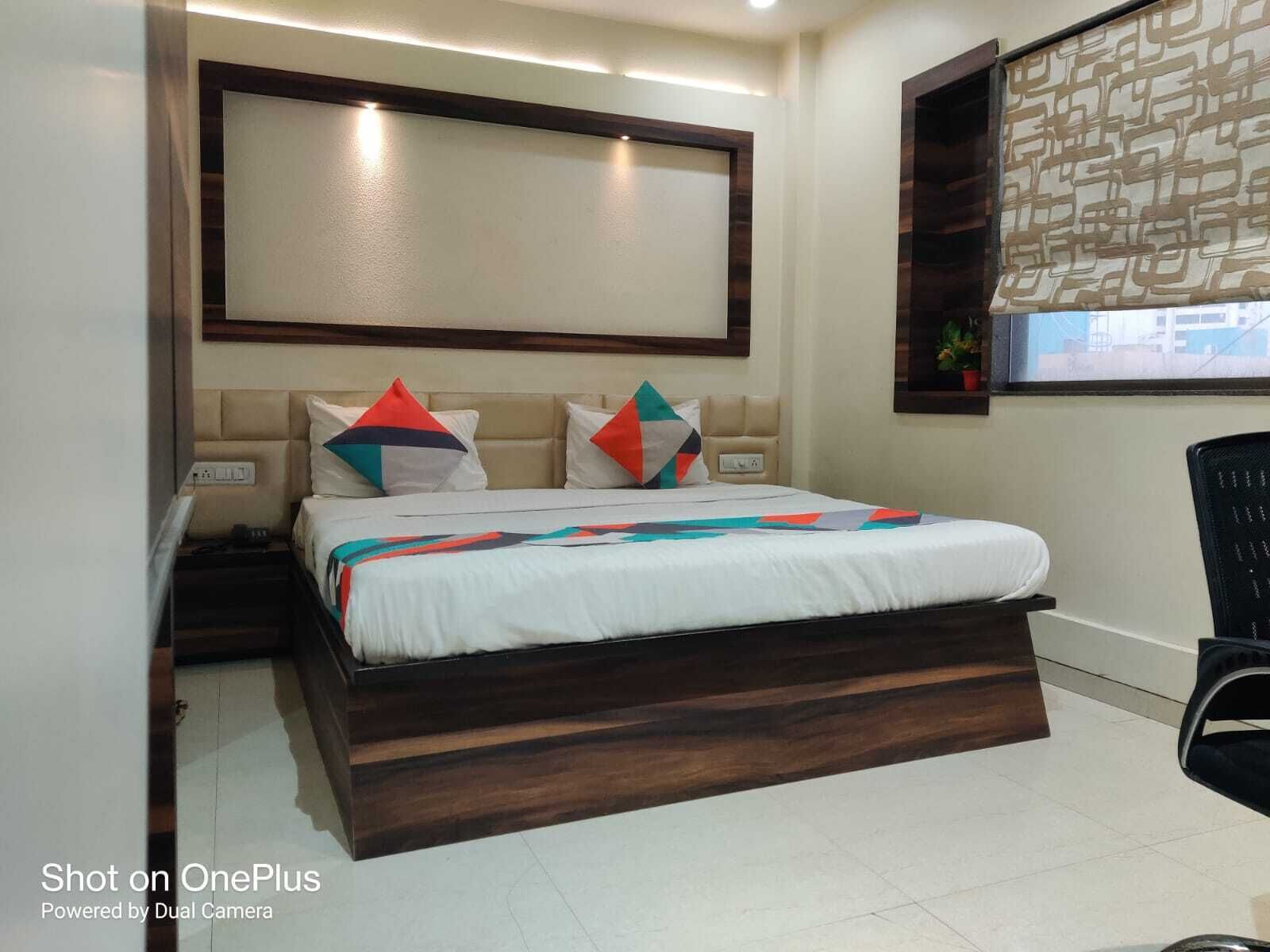 Elite Room | Desk, iron/ironing board, free WiFi, bed sheets