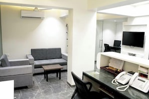 Quầy tiếp tân