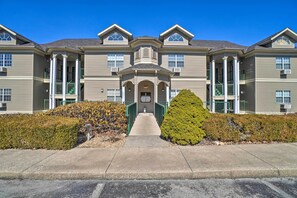 Exterior - 4 Mi to Dtwn & Strip! Branson Unit w/ Resort Perks (Branson)