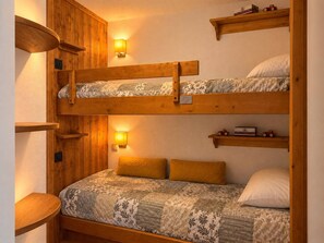 Room - 2-room apartment for 6 near slopes with WiFi and parking (Les Arcs 1800)