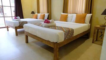 6 bedrooms, iron/ironing board, internet, bed sheets